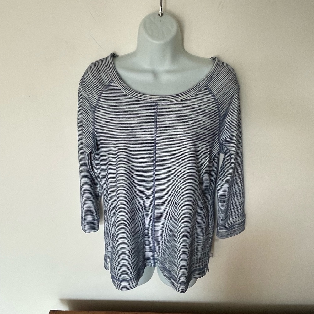 Adorable tie-back shirt